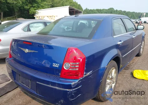 2010 Chrysler 300 Touring/Signature Series из США, поврежденный, VIN 2C3CK5CV8AH331020